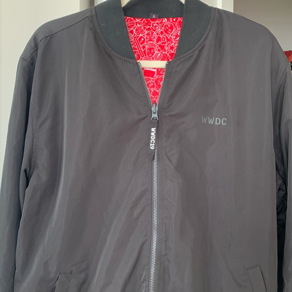 Men’s WWDC19 Official Apple Attendee Reversible Bomber Jacket XL Black/Red